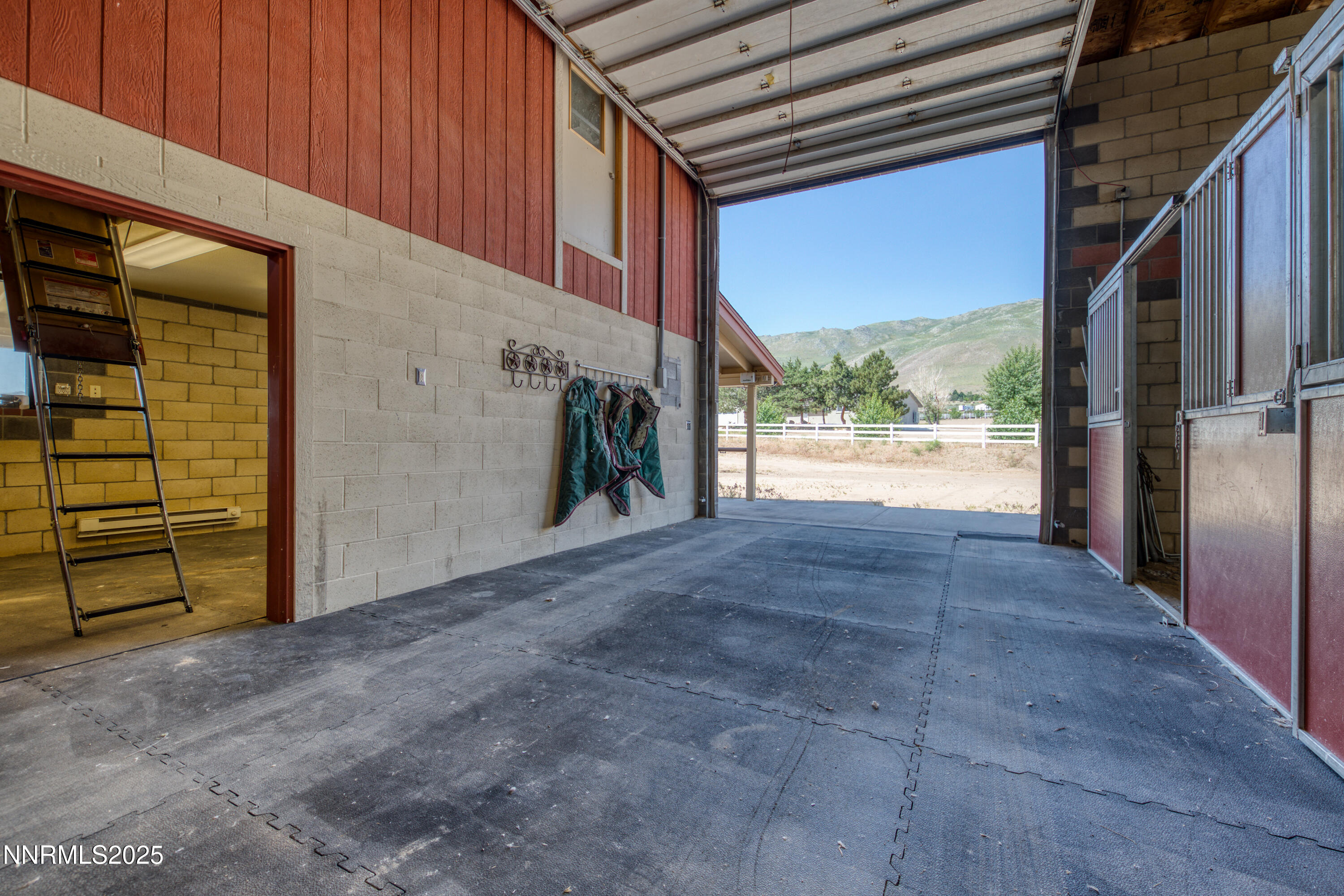 160 Shetland Circle Reno, NV 89508 - Photo 10 of 84 Barn Interior