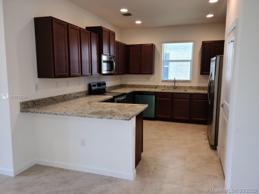 27420 Southwest 135th Ave Road Homestead, FL 33032 - Photo 4 of 15