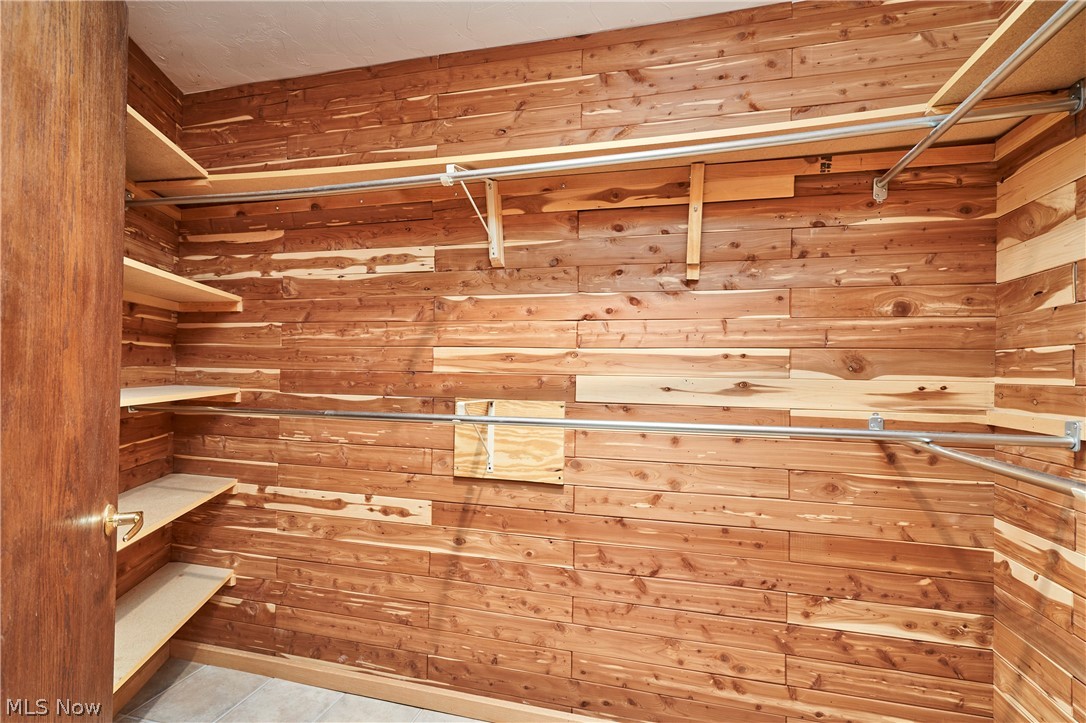 535 Crystal Lake Road Akron, OH 44333 - Photo 21 of 40 One of two walk in closets in fiirst floor
primary suite