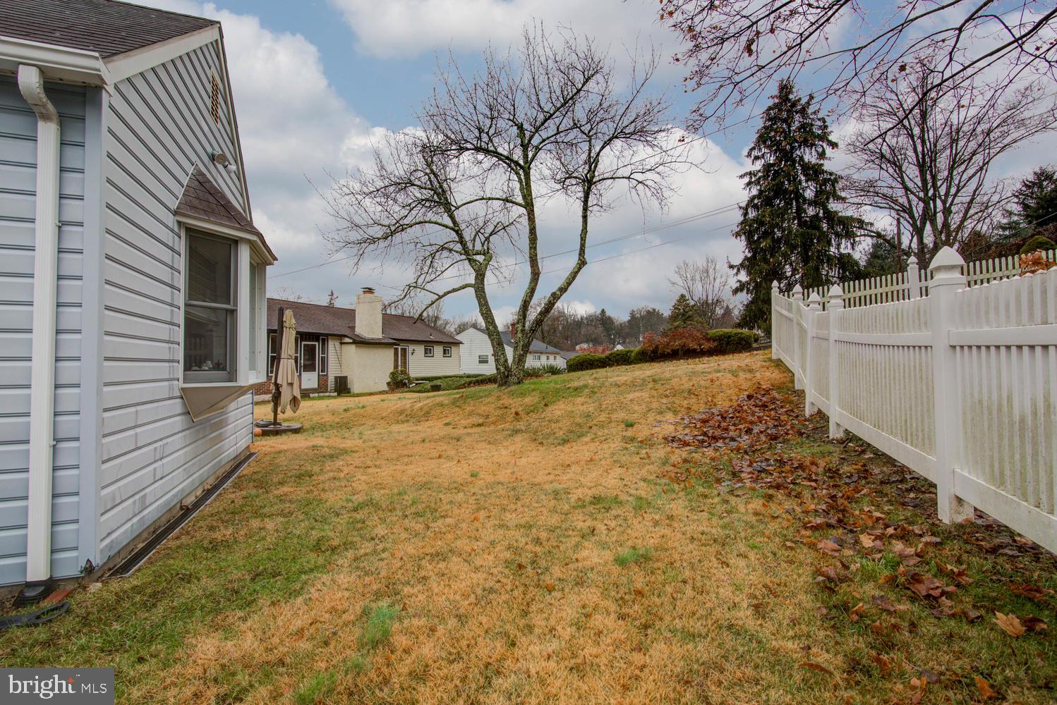 126 Northwood Road Newtown Square, PA 19073 - Photo 36 of 38 Side View