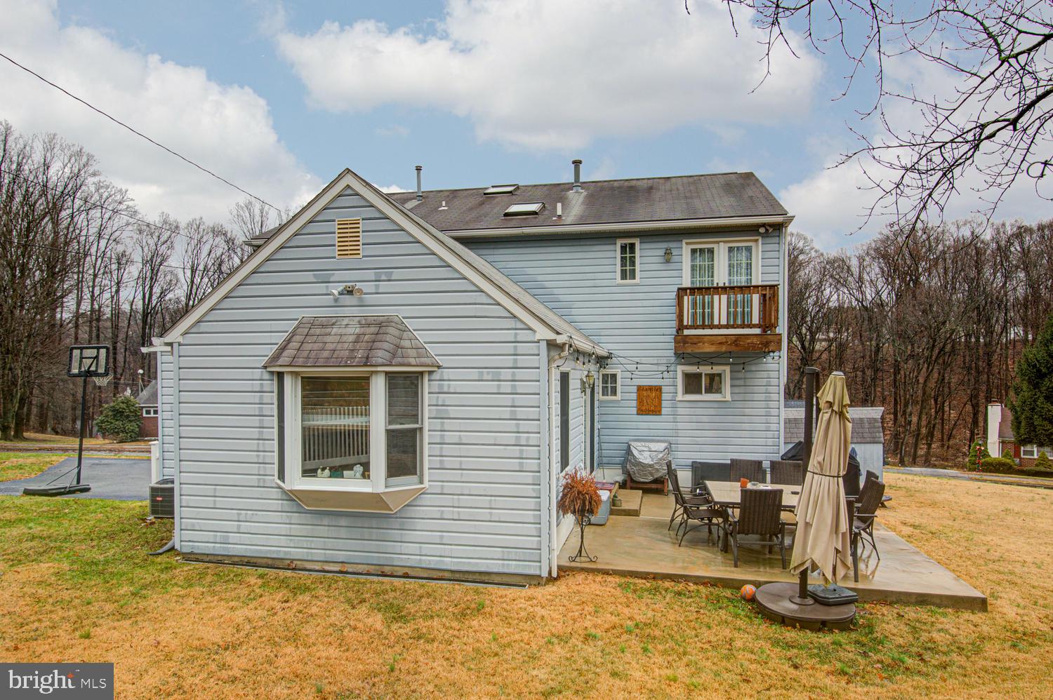 126 Northwood Road Newtown Square, PA 19073 - Photo 37 of 38 Side View/Patio