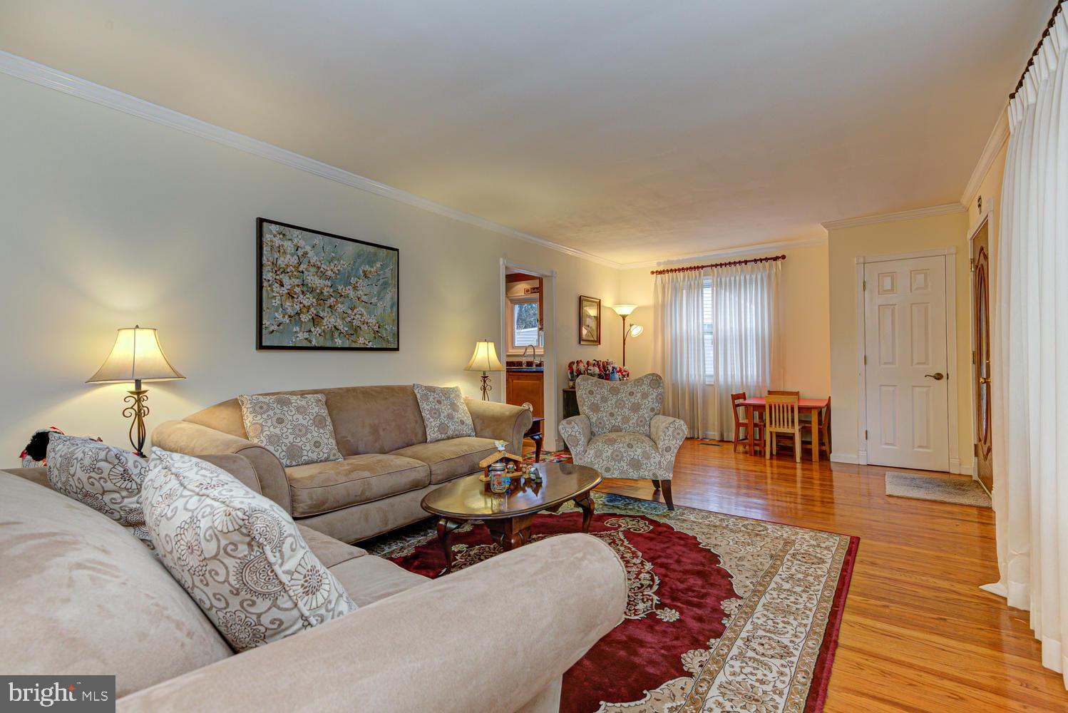 126 Northwood Road Newtown Square, PA 19073 - Photo 5 of 38 Living Room