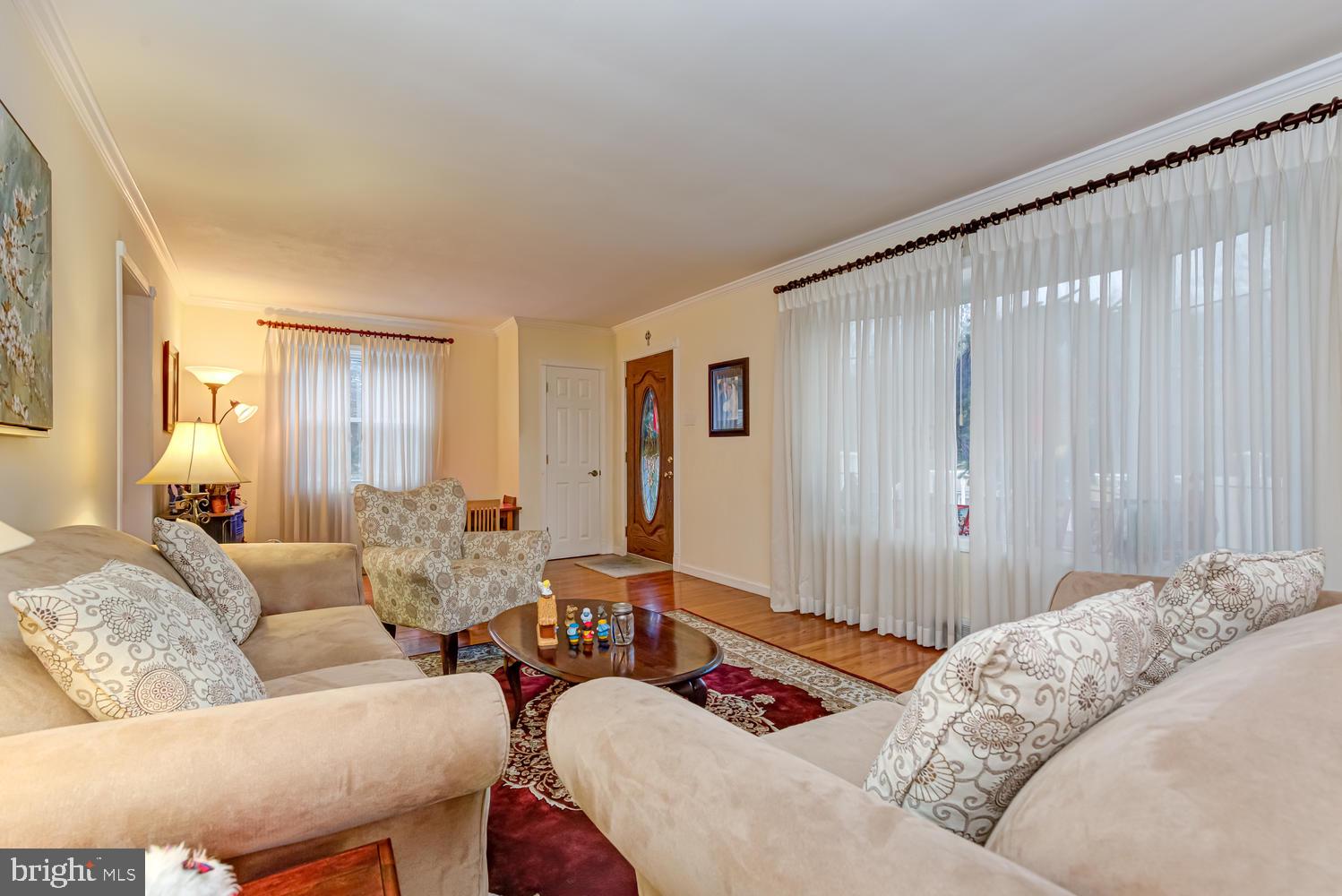 126 Northwood Road Newtown Square, PA 19073 - Photo 6 of 38 Living Room