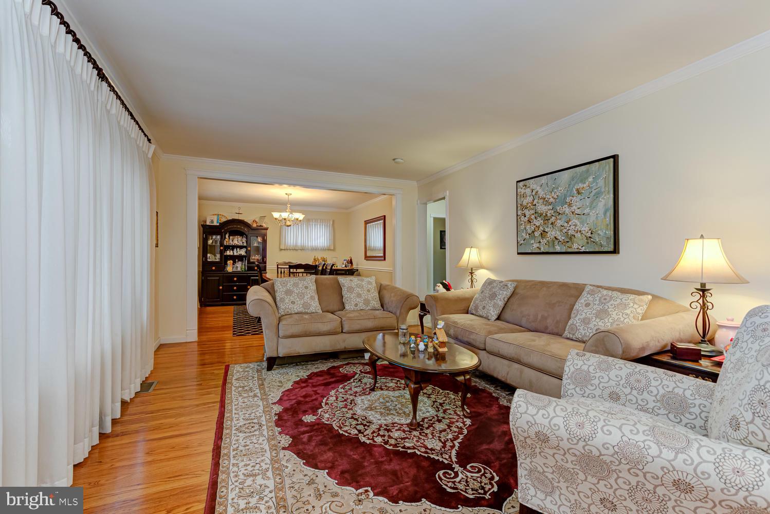126 Northwood Road Newtown Square, PA 19073 - Photo 7 of 38 Living Room