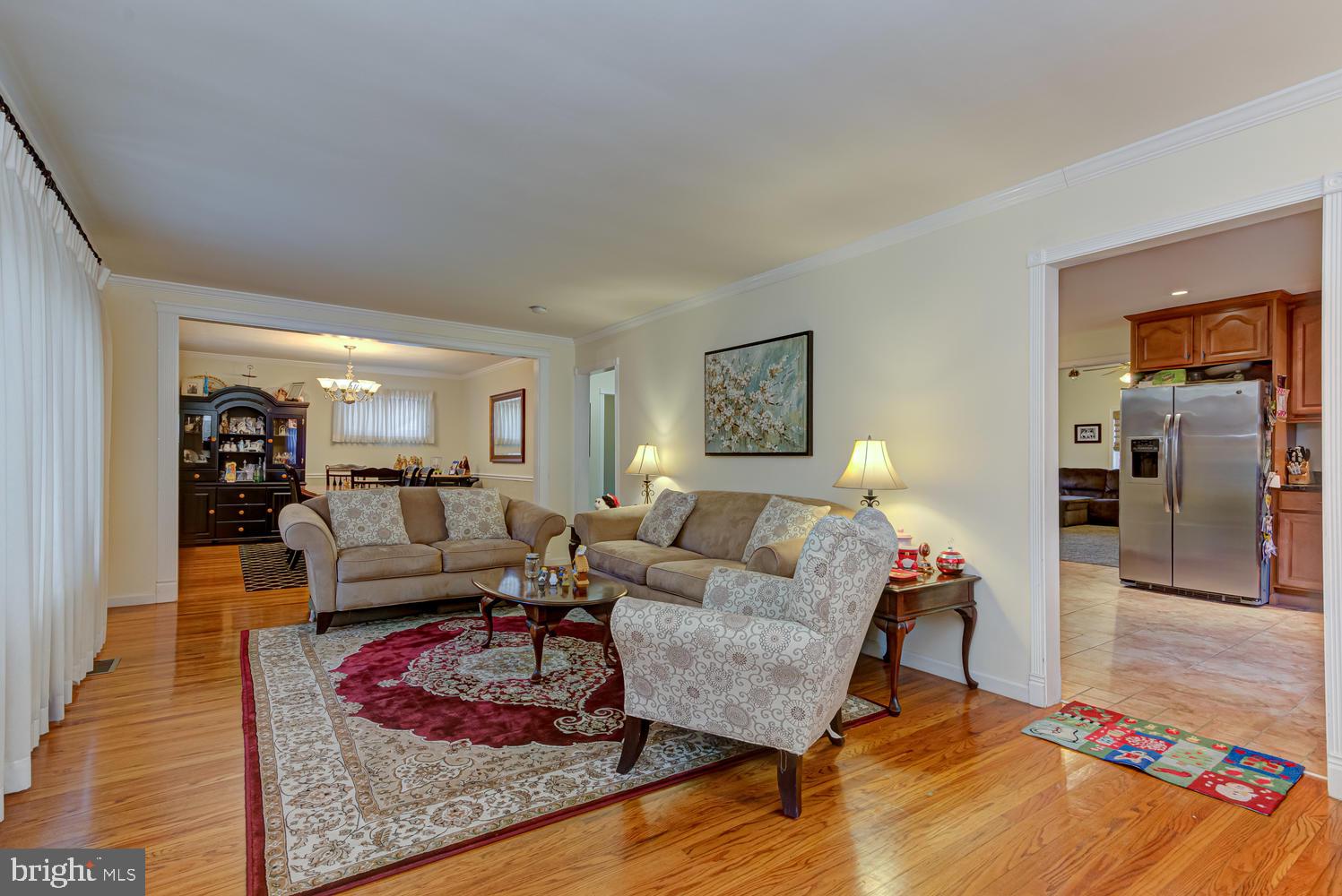 126 Northwood Road Newtown Square, PA 19073 - Photo 8 of 38 Living Room