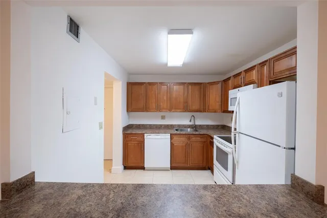 $176,900 | 9233 Southwest 8th Street, Unit 222, Boca Raton, FL 33428