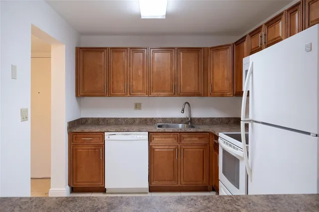 $176,900 | 9233 Southwest 8th Street, Unit 222, Boca Raton, FL 33428