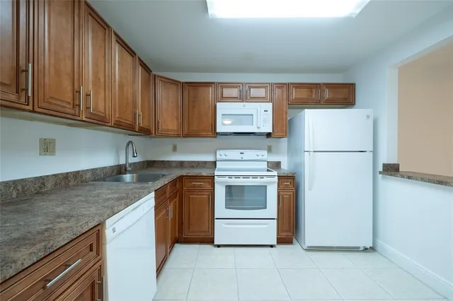 $176,900 | 9233 Southwest 8th Street, Unit 222, Boca Raton, FL 33428