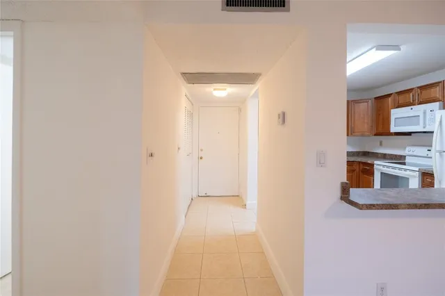 $176,900 | 9233 Southwest 8th Street, Unit 222, Boca Raton, FL 33428
