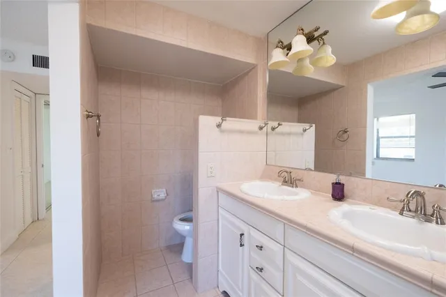 $176,900 | 9233 Southwest 8th Street, Unit 222, Boca Raton, FL 33428