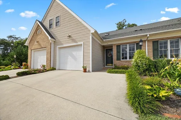 $349,000 | 35 Hickory Nut Lane, Staunton, VA 24401