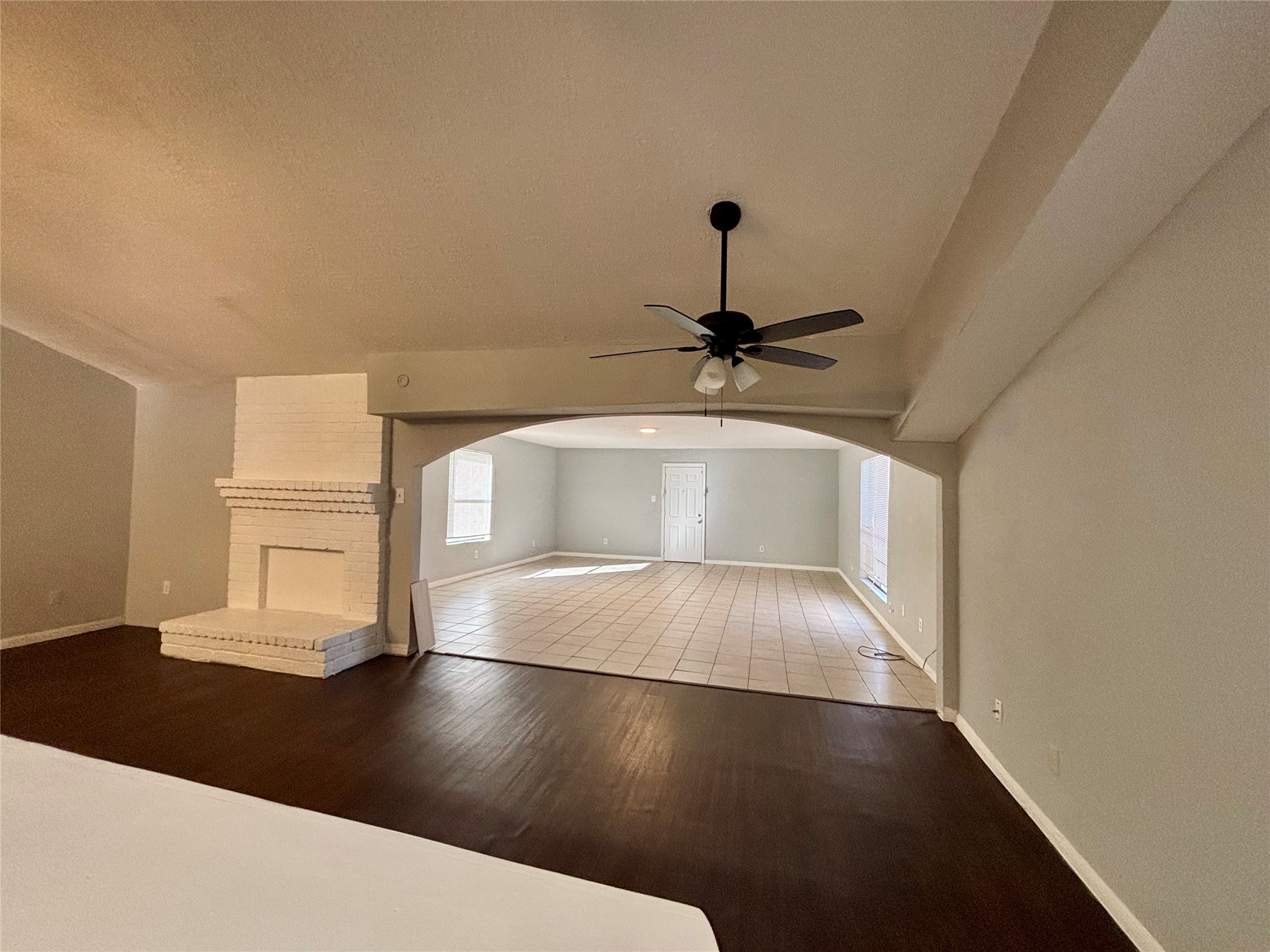 15846 Blueridge Road Missouri City, TX 77489 - Photo 19 of 26 Living room- Dining area