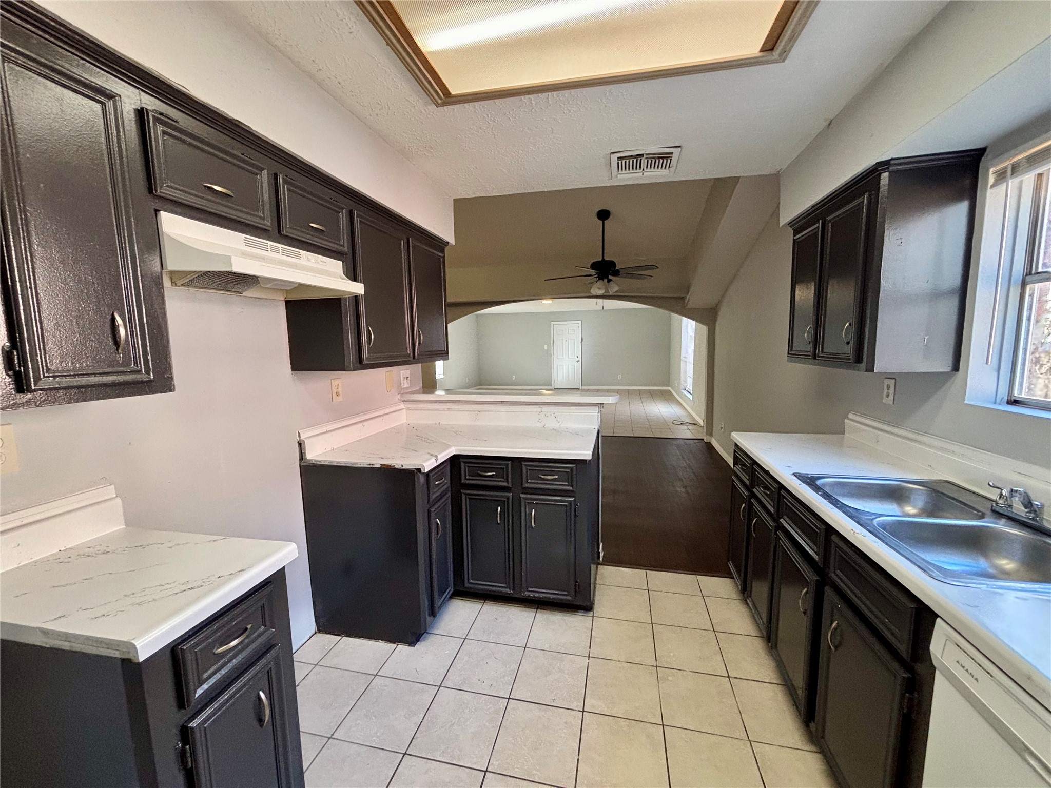 15846 Blueridge Road Missouri City, TX 77489 - Photo 3 of 26 Kitchen