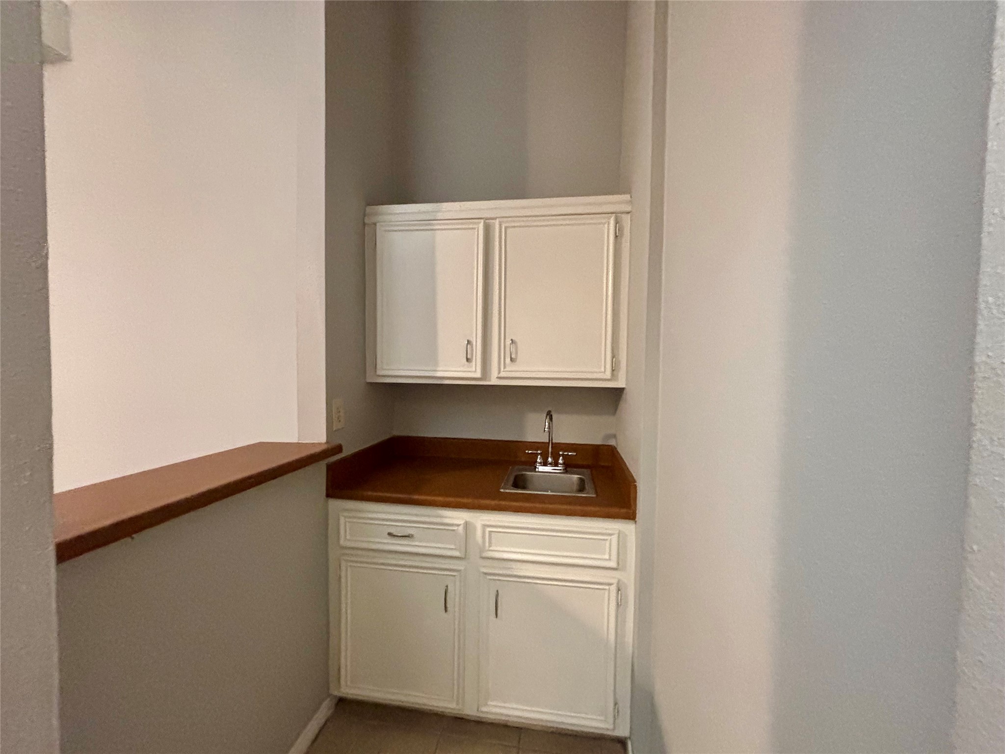 15846 Blueridge Road Missouri City, TX 77489 - Photo 6 of 26 Mini Bar Area