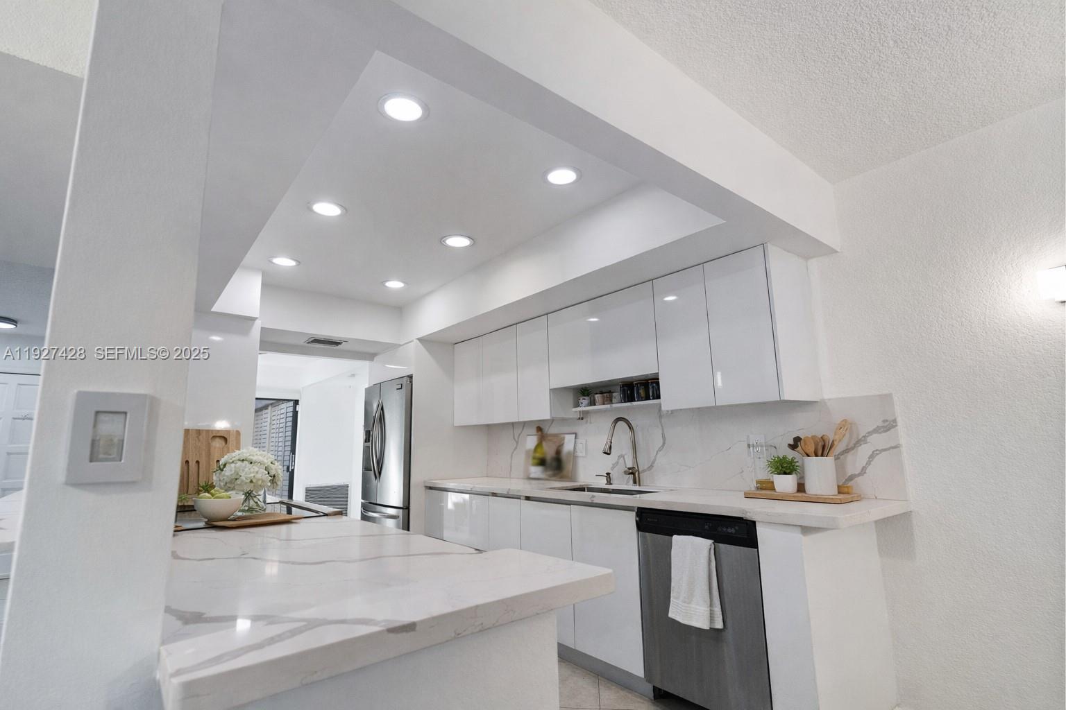 2305 St Andrews Road, Unit 129 Hollywood, FL 33021 - Photo 8 of 25 New appliances