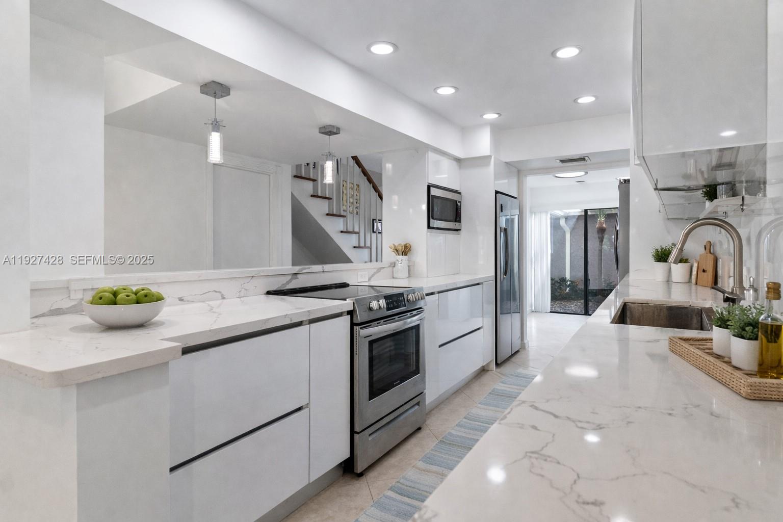 2305 St Andrews Road, Unit 129 Hollywood, FL 33021 - Photo 10 of 25 Open to dining room