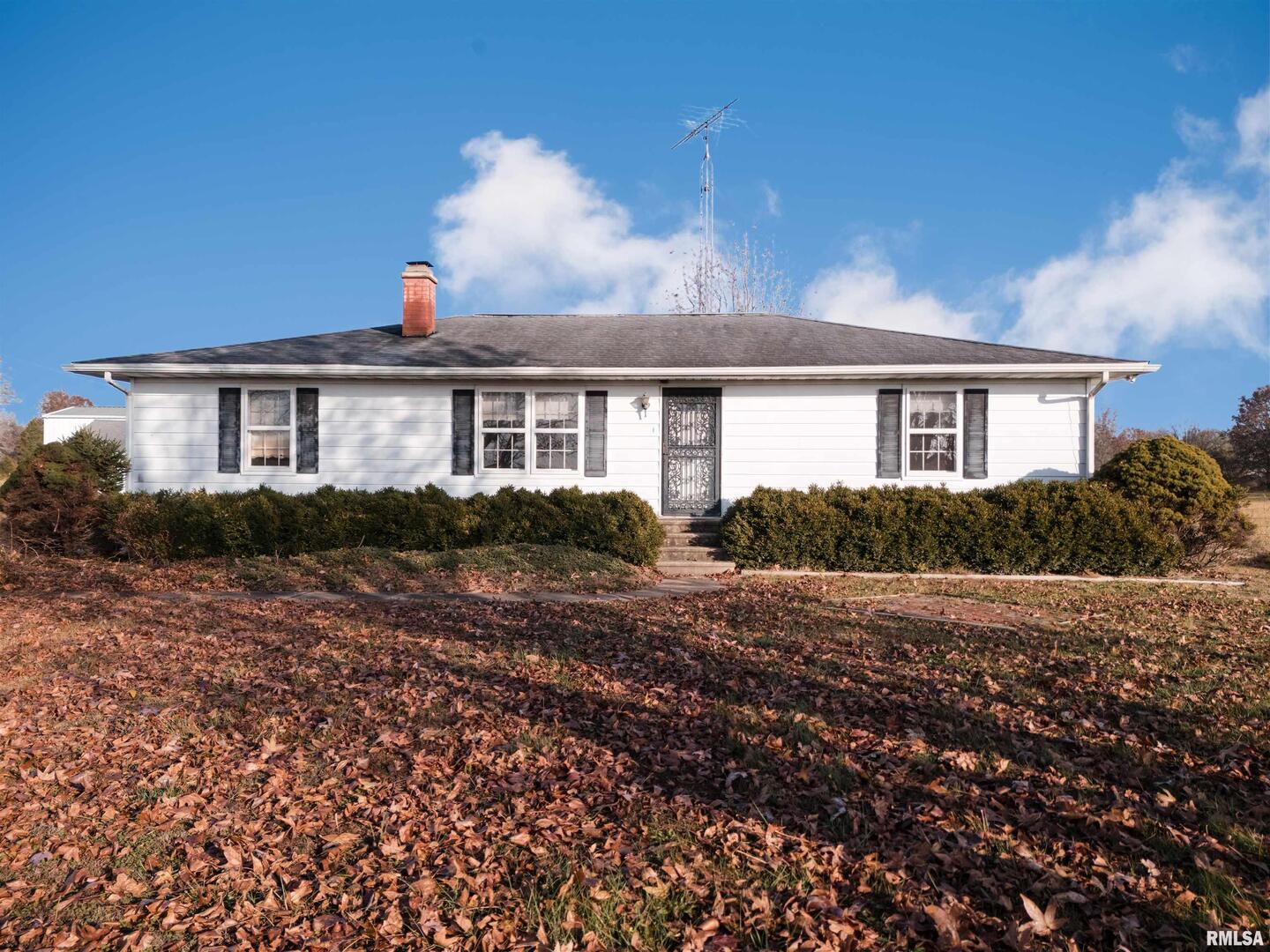 15546 Pittsburg Road Pittsburg, IL 62974 - Photo 2 of 48 a front view of a house with a yard