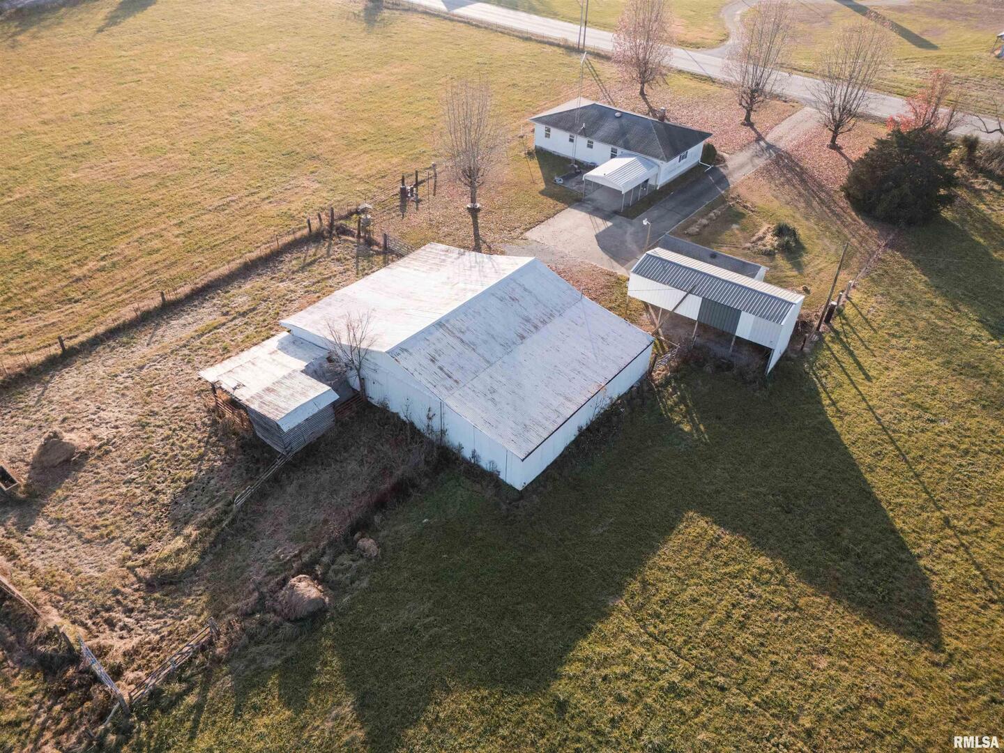 15546 Pittsburg Road Pittsburg, IL 62974 - Photo 31 of 48 a view of a terrace with wooden floor