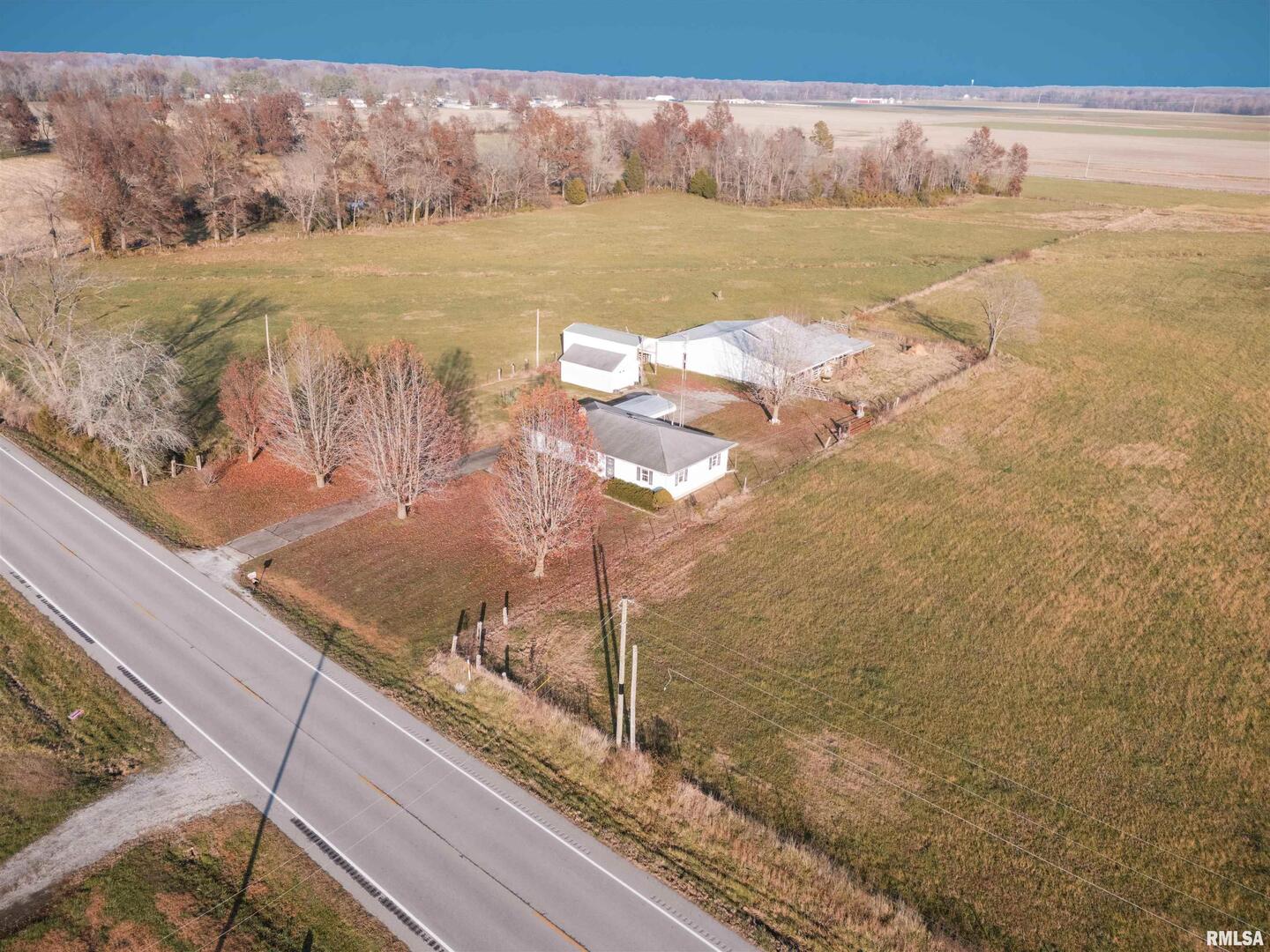 15546 Pittsburg Road Pittsburg, IL 62974 - Photo 34 of 48 a view of a water from a balcony
