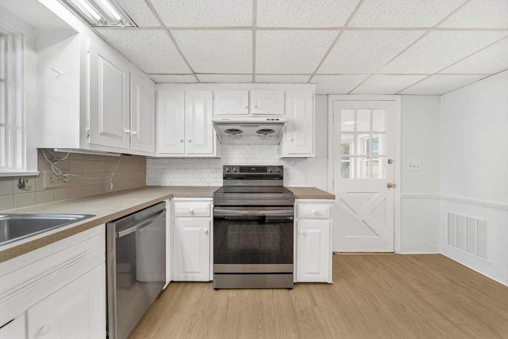 38 Longview Way Peabody, MA 01960 - Photo 5 of 42 a kitchen with granite countertop a stove and a sink