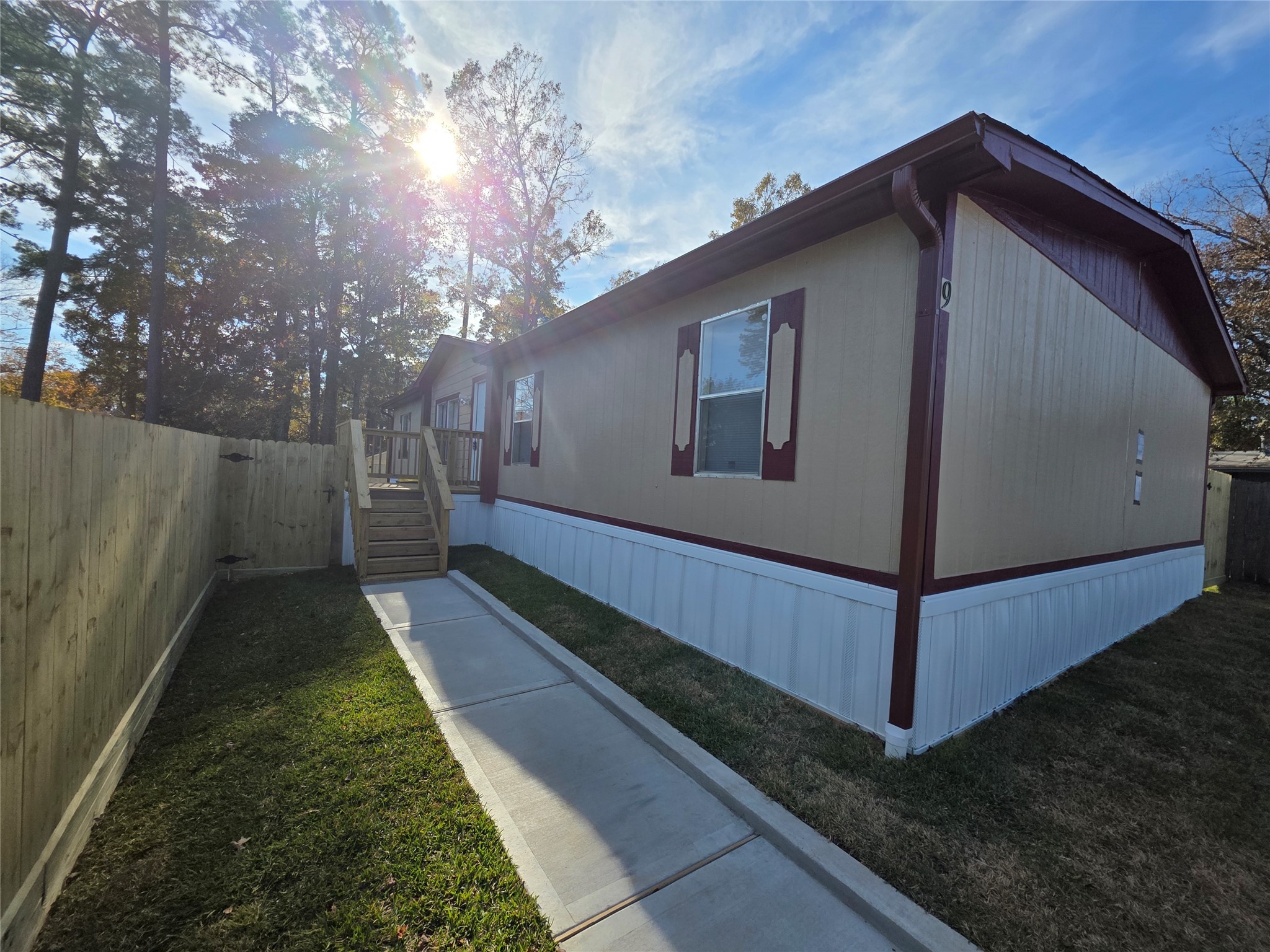 9 Ridgeway Drive Conroe, TX 77303 - Photo 3 of 15