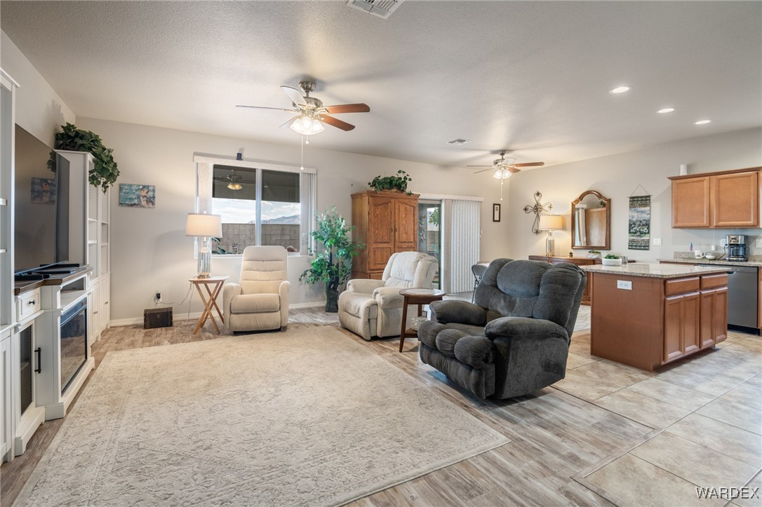 4318 East Cane Ranch Road Kingman, AZ 86401 - Photo 16 of 42 Living Room