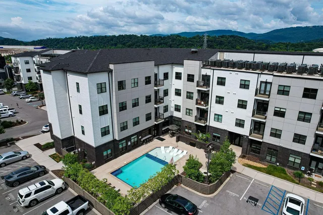 $224,900 | 782 Riverfront Parkway, Unit 415, Chattanooga, TN 37402