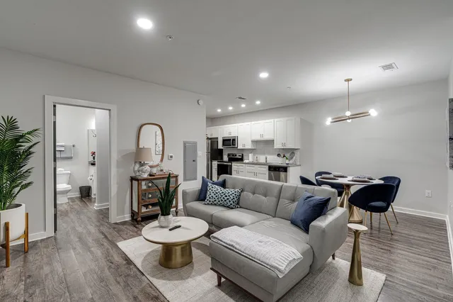 $223,900 | 782 Riverfront Parkway, Unit 415, Chattanooga, TN 37402