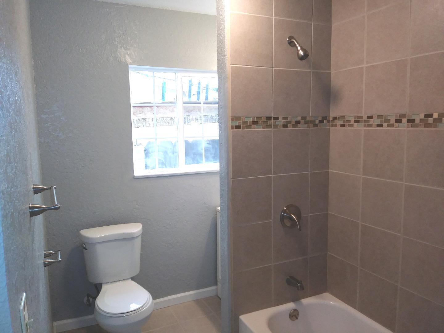 302 Ruberto Street Modesto, CA 95351 - Photo 8 of 26 Gallery Image 8