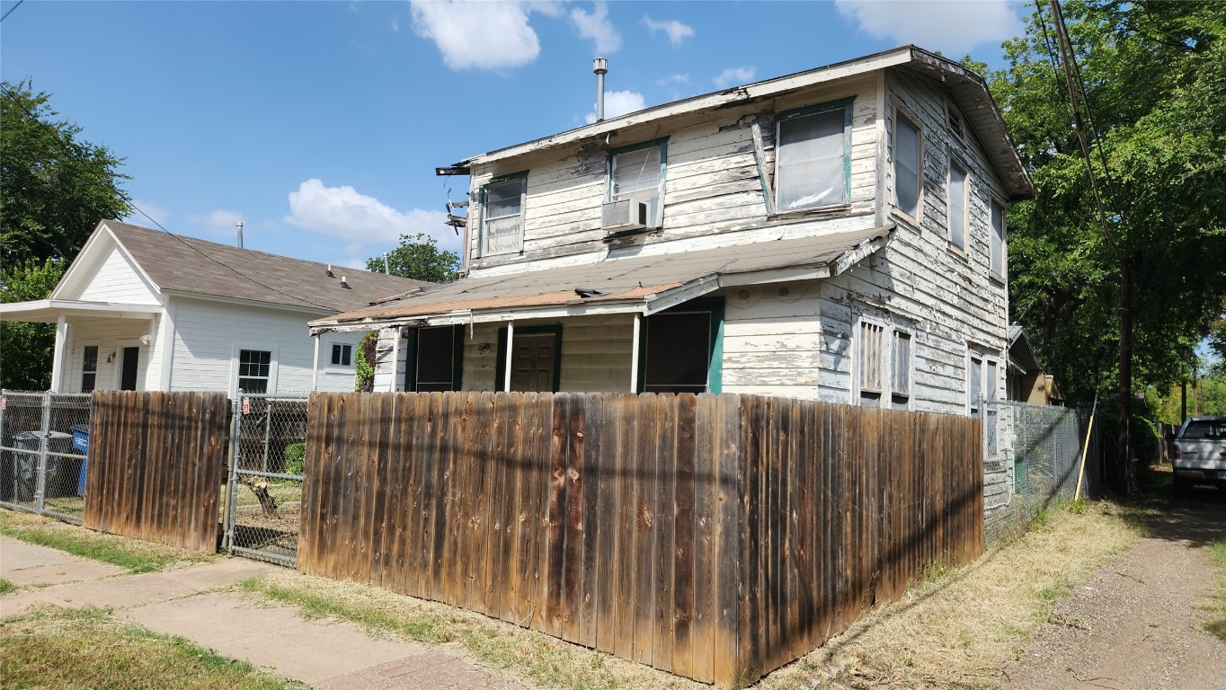 85 Navasota Street Austin, TX 78702 - Photo 2 of 17 View of front of house featuring a fenced front yard, a gate, and cooling unit
