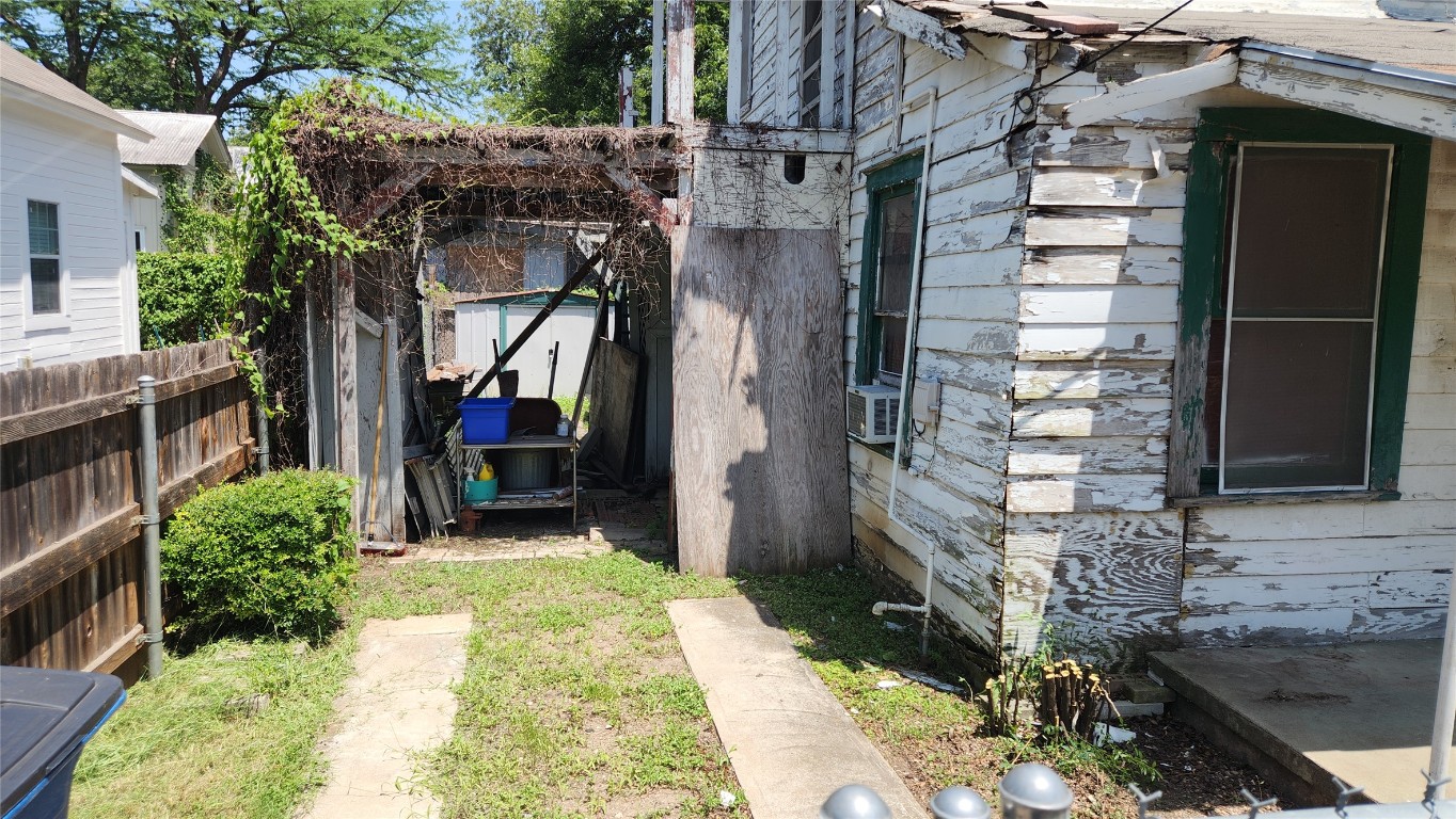 85 Navasota Street Austin, TX 78702 - Photo 7 of 17