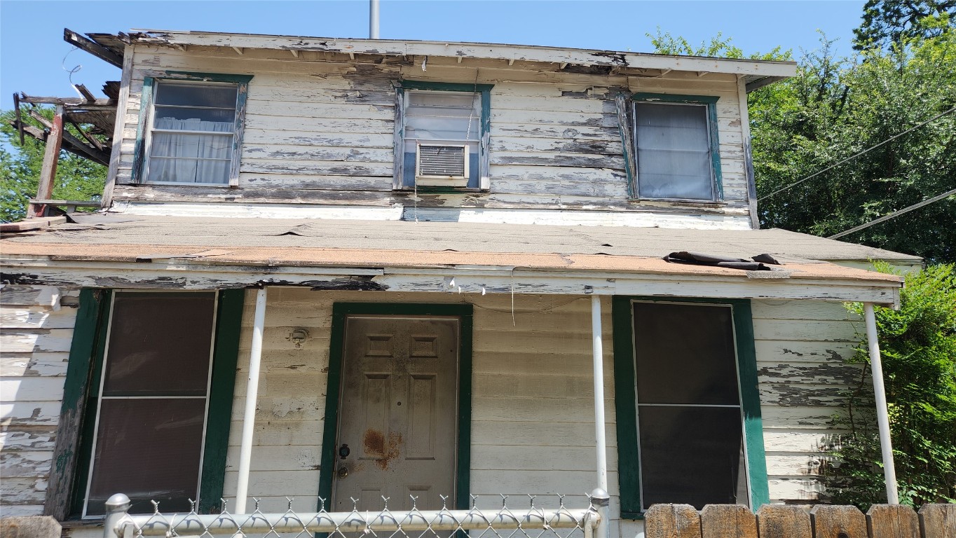 85 Navasota Street Austin, TX 78702 - Photo 9 of 17 View of front of home