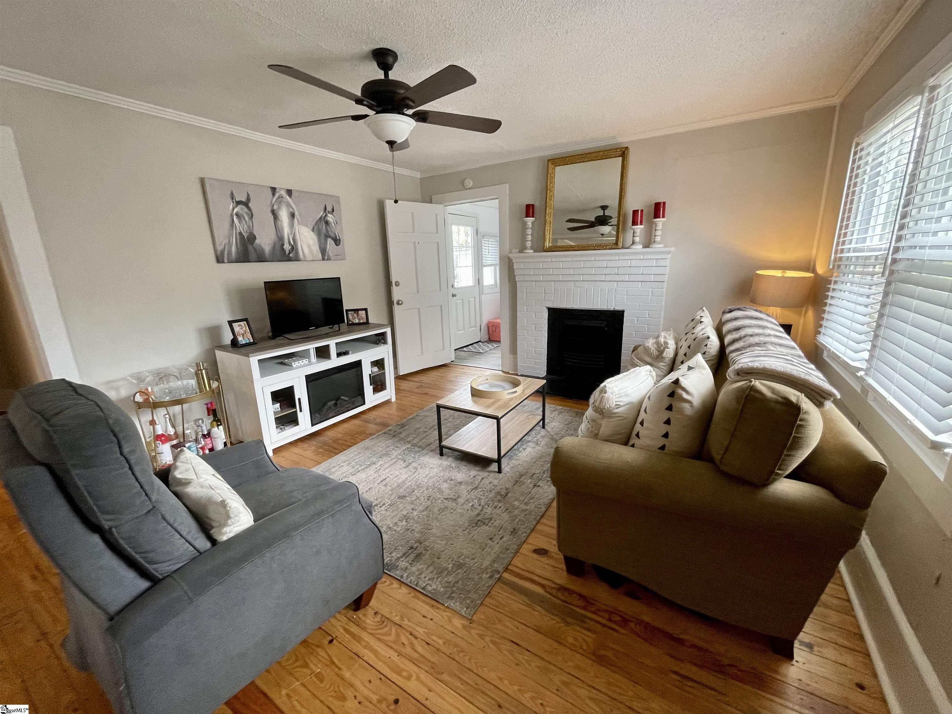300 Elizabeth Street Clinton, SC 29325 - Photo 3 of 28 Gallery Image 3