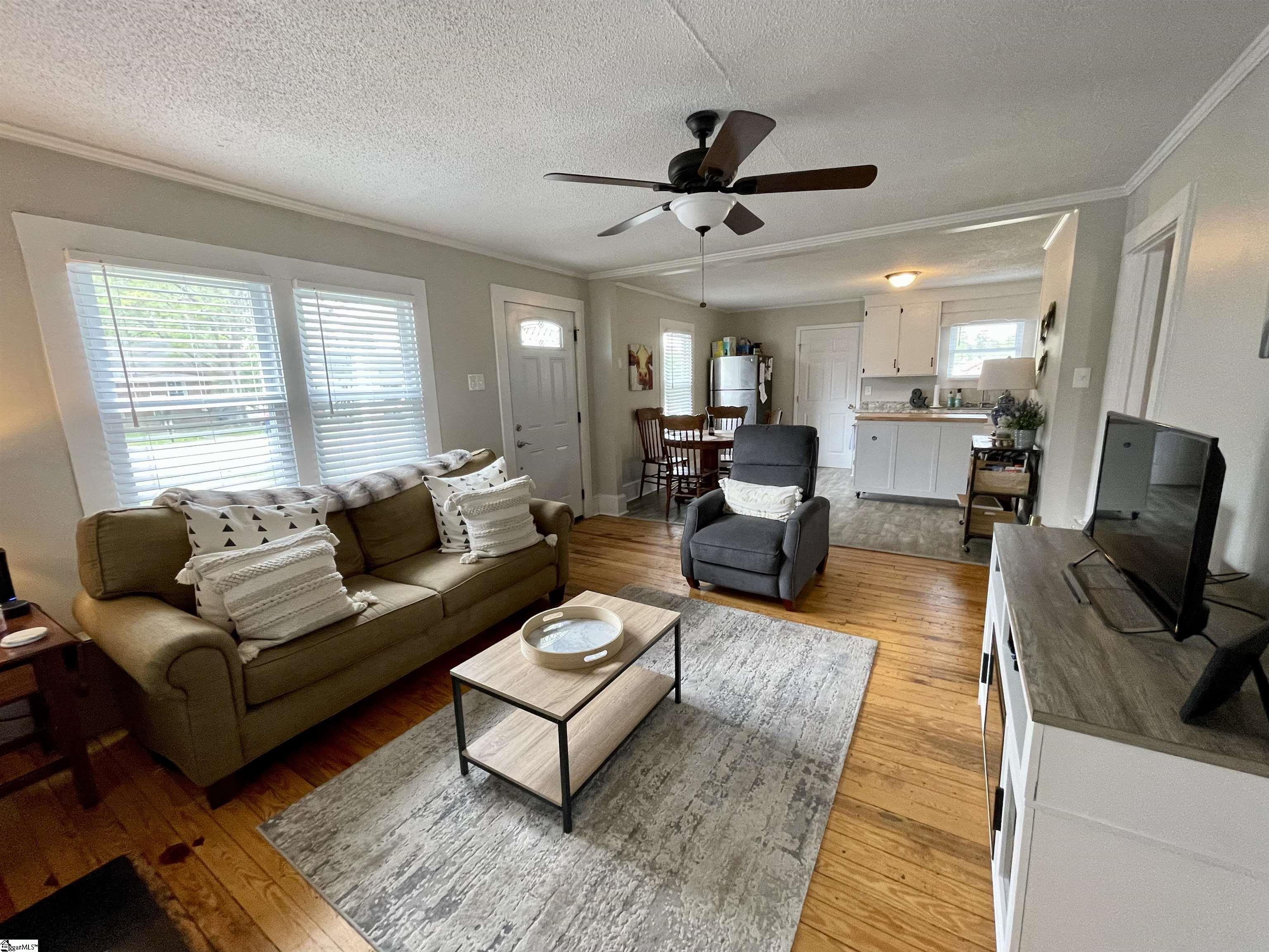 300 Elizabeth Street Clinton, SC 29325 - Photo 4 of 28 Gallery Image 4