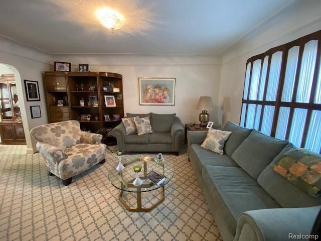 6418 Schaefer Road Dearborn, MI 48126 - Photo 5 of 35