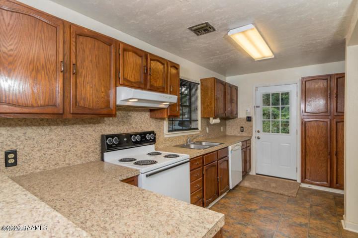 905 Lajaunie Road Lafayette, LA 70507 - Photo 3 of 18 20190716181433898607000000-o