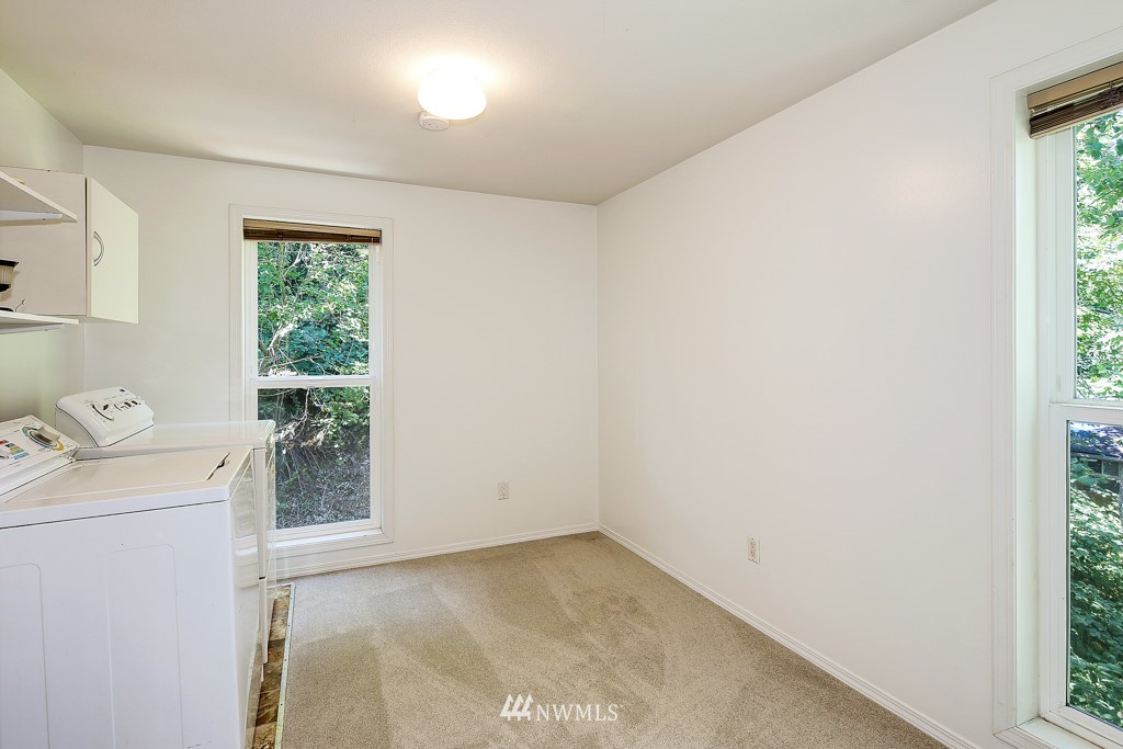 7515 Dumar Way Southwest Seattle, WA 98106 - Photo 14 of 16 Gallery Image 14