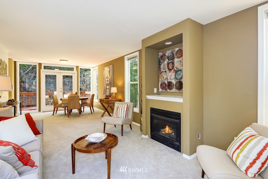 7515 Dumar Way Southwest Seattle, WA 98106 - Photo 3 of 16 Gallery Image 3