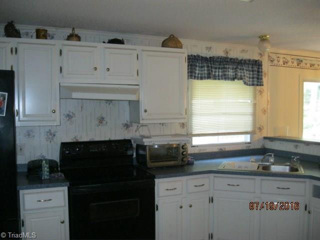 1566 Hunters Woods Drive Trinity, NC 27370 - Photo 5 of 14