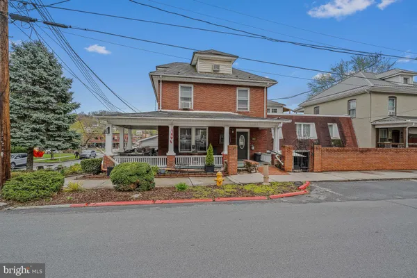 $800 | 184 Wilkes Street, Unit 1 2, Berkeley Springs, WV 25411