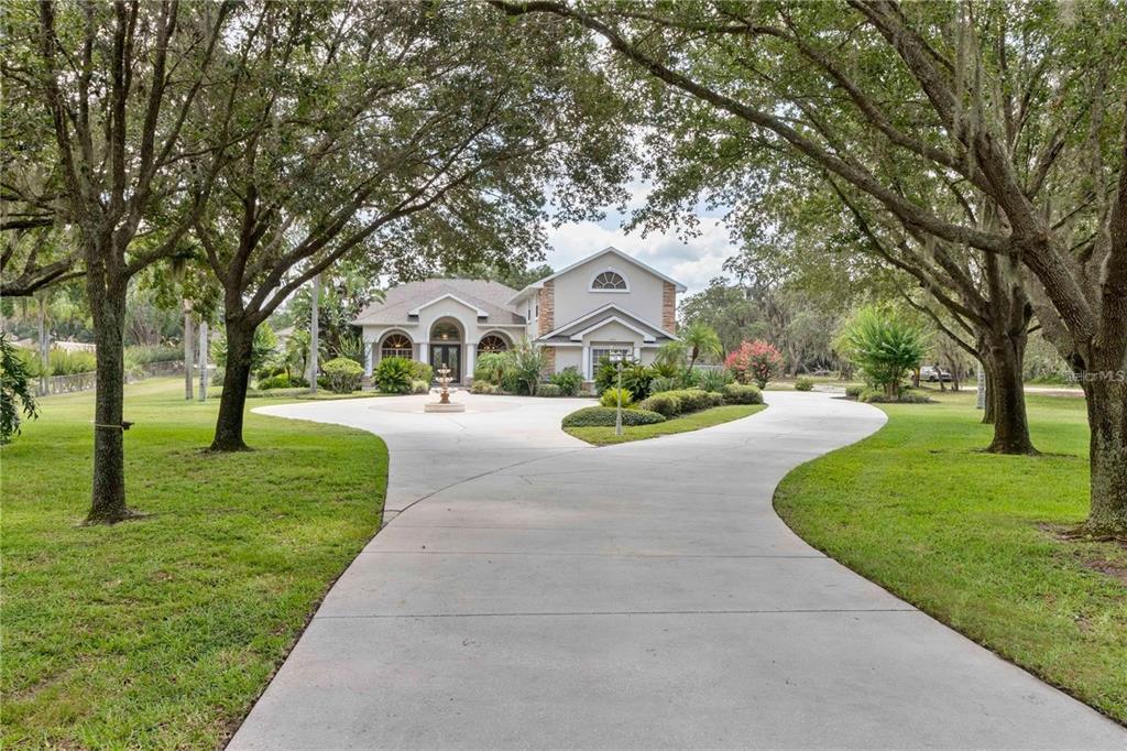 2605 Brucken Road Valrico, FL 33596 - Photo 1 of 1 Front Drive