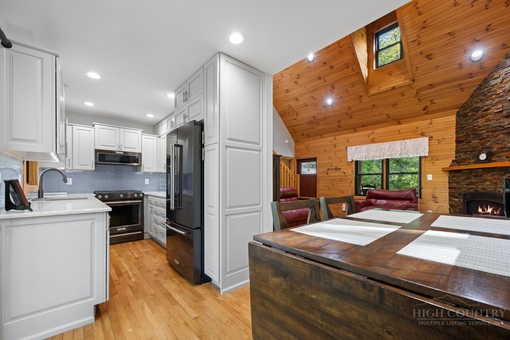133 Brown Mountain Ridge Road Blowing Rock, NC 28605 - Photo 12 of 45 Gallery Image 12