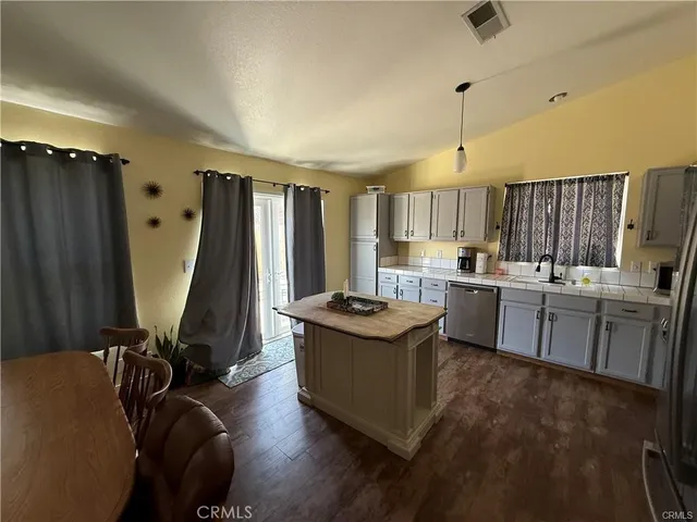 $2,500 | 3726 Garnet Avenue, Rosamond, CA 93560