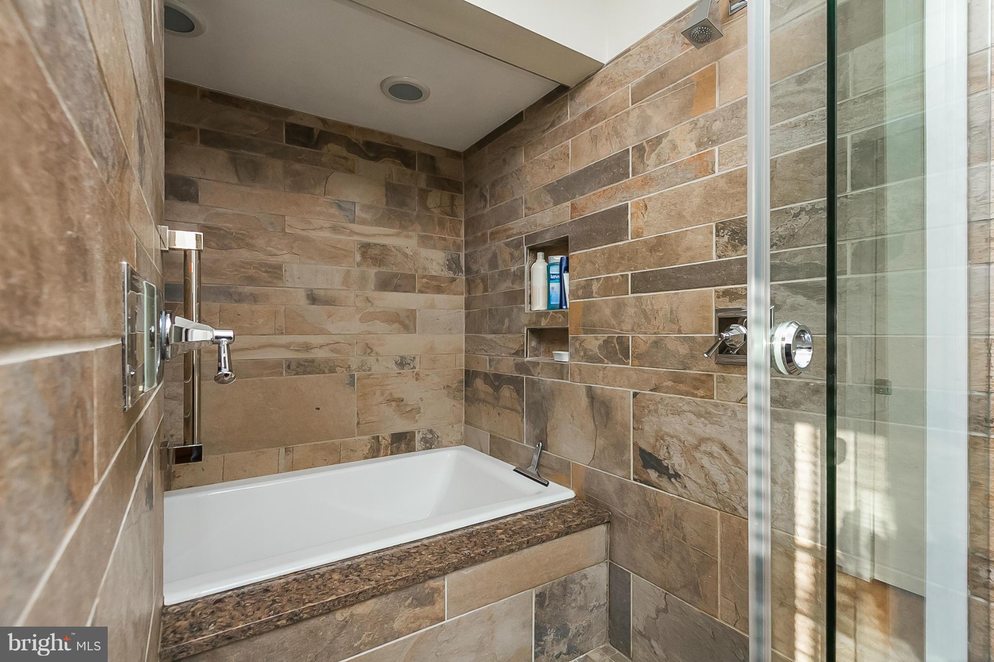 316 Taplow Road Baltimore, MD 21212 - Photo 15 of 30 Bath (Master)