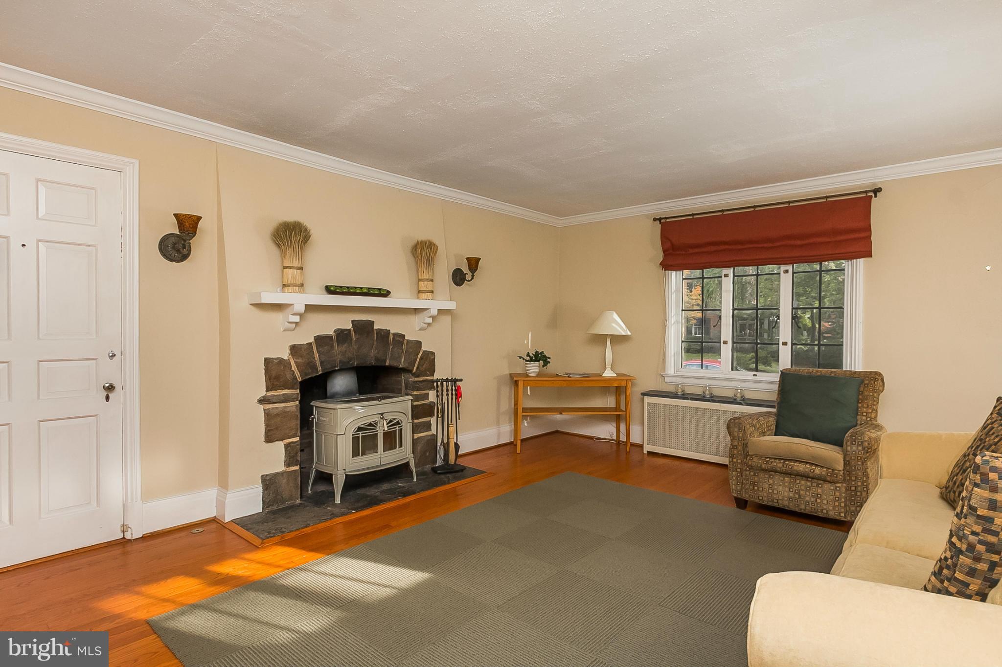 316 Taplow Road Baltimore, MD 21212 - Photo 5 of 30 Living Room