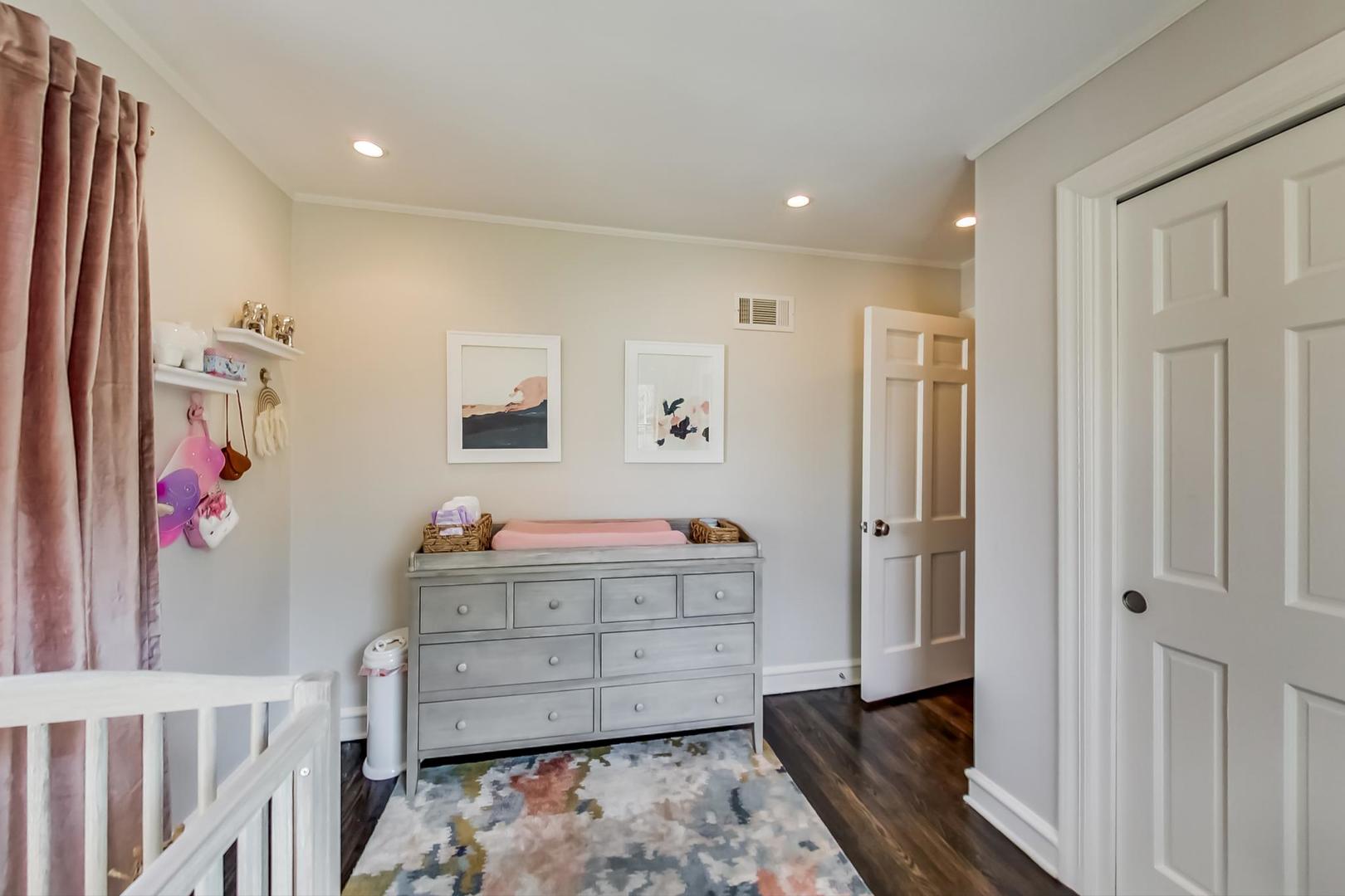 206 Green Bay Road Winnetka, IL 60093 - Photo 27 of 45 a room with a baby crib