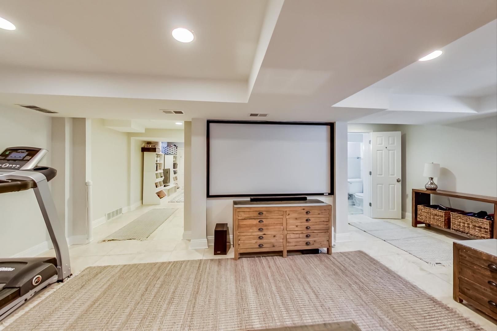 206 Green Bay Road Winnetka, IL 60093 - Photo 32 of 45 a view of room with furniture and wooden floor