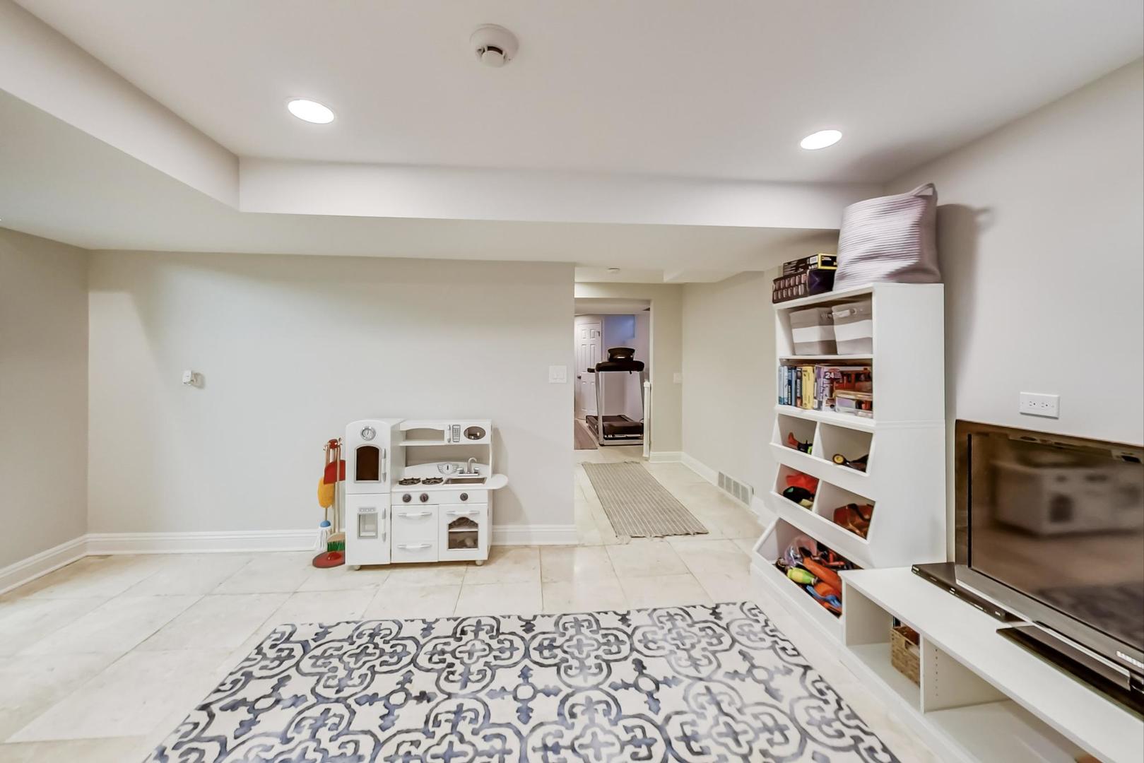 206 Green Bay Road Winnetka, IL 60093 - Photo 35 of 45 a walk in closet with lots of books