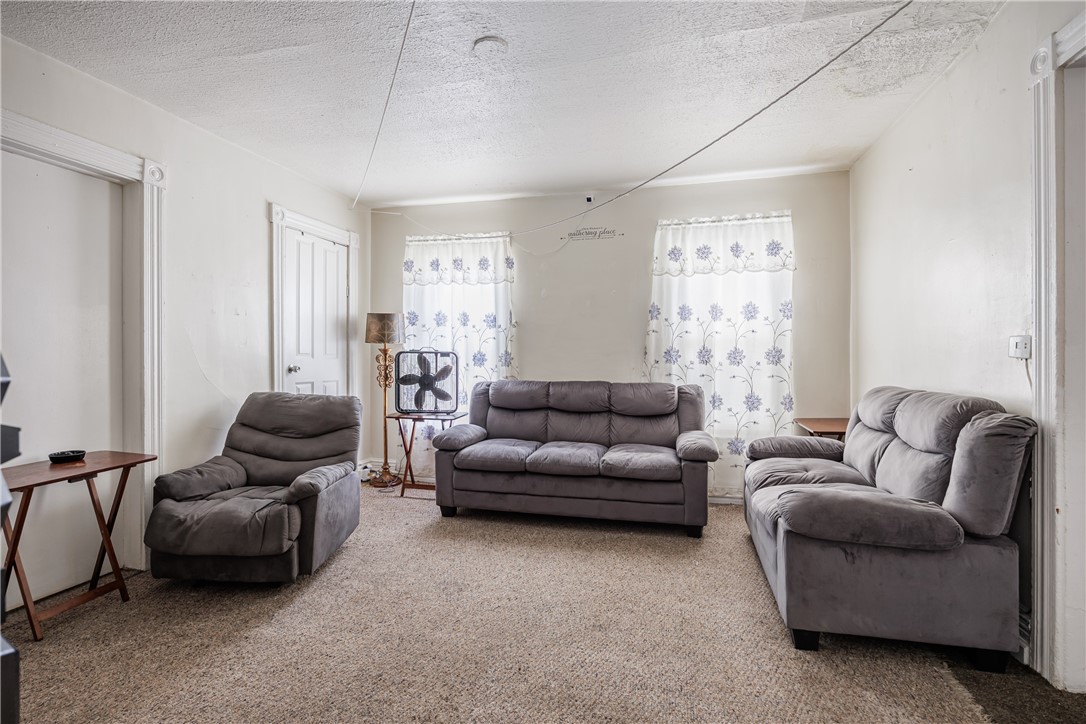 39 Austin Street, Unit 39 Rochester, NY 14606 - Photo 5 of 29 39 up- living room