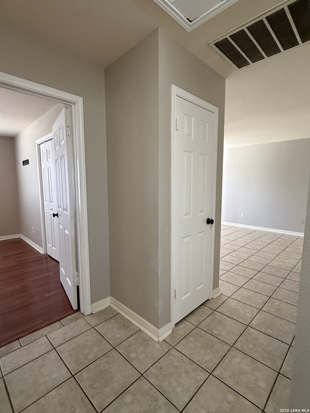 9140 Timber Path, Unit 802 San Antonio, TX 78250 - Photo 24 of 29 a view of a hallway